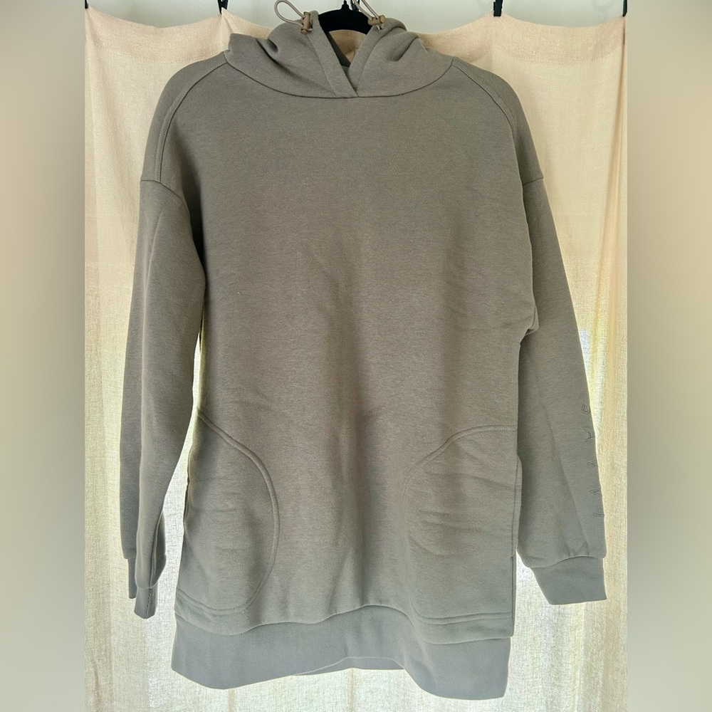 Savvi sweatshirt. Never been worn. Fits small to medium. Brown/beige neutral.